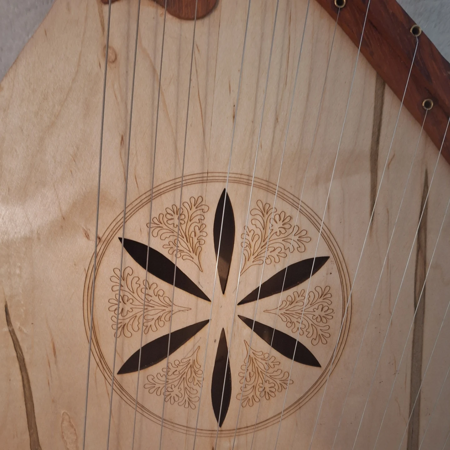 Jazz bandura etched rosette and strings